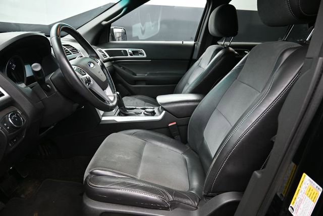 Used 2015 Ford Explorer XLT w/ Equipment Group 202A AWD/4WD image 11