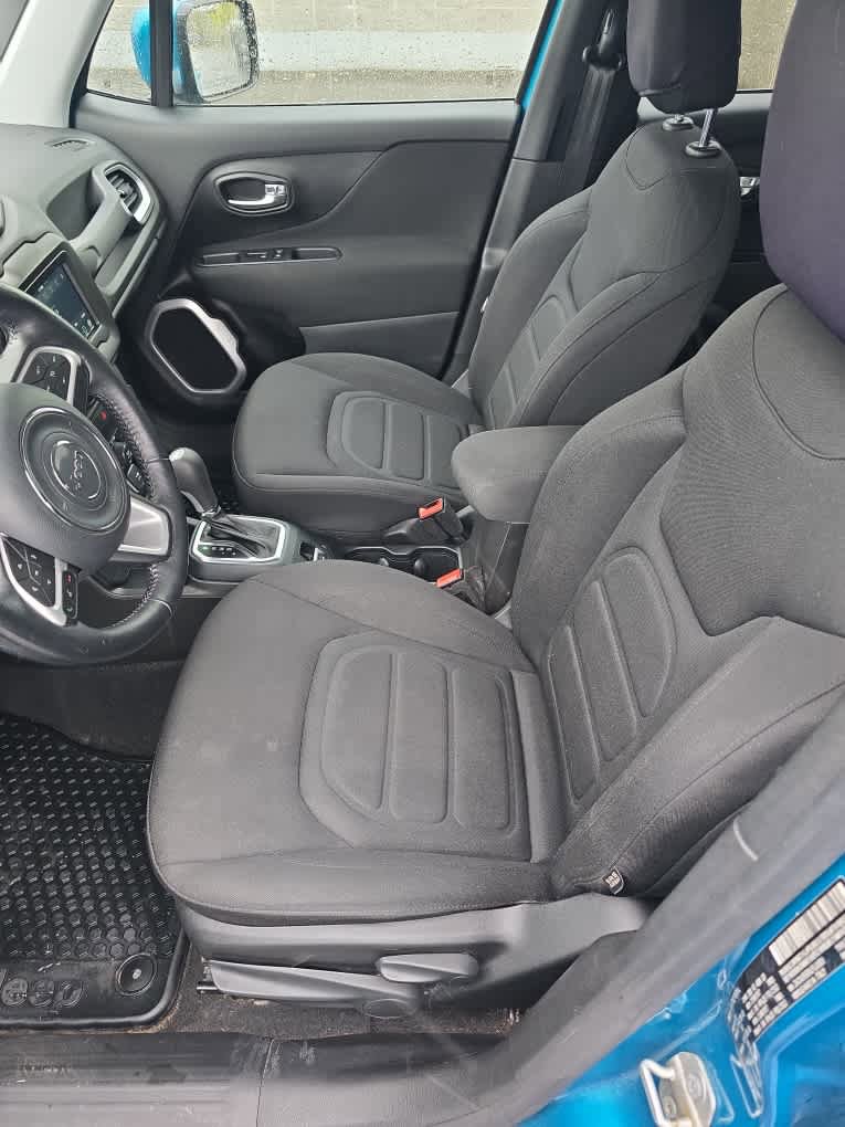 Used 2020 Jeep Renegade Latitude w/ Cold Weather Group AWD/4WD image 9