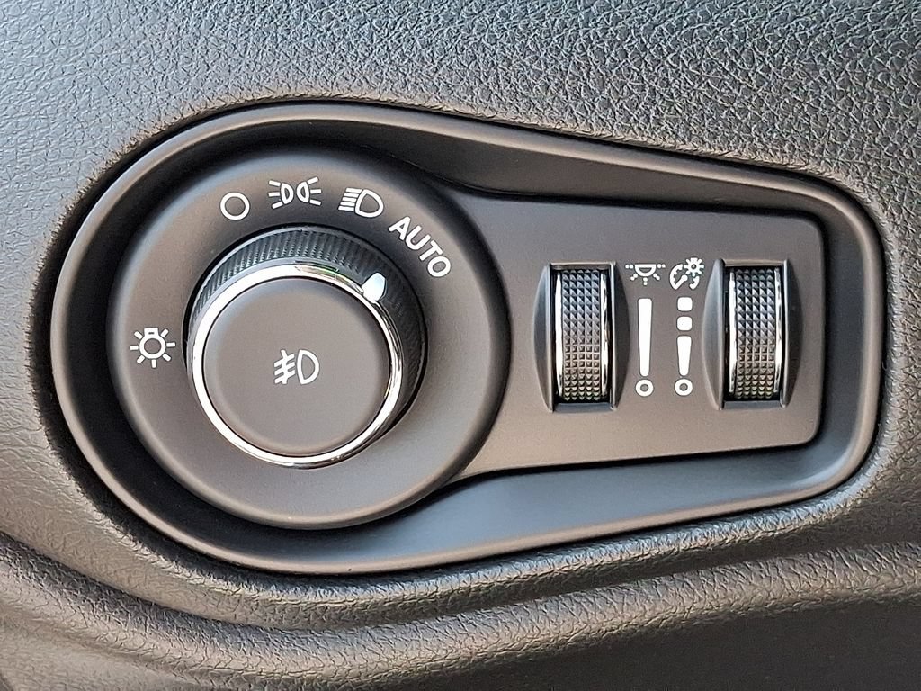 Used 2023 Jeep Renegade Latitude w/ Premium Group AWD/4WD image 29