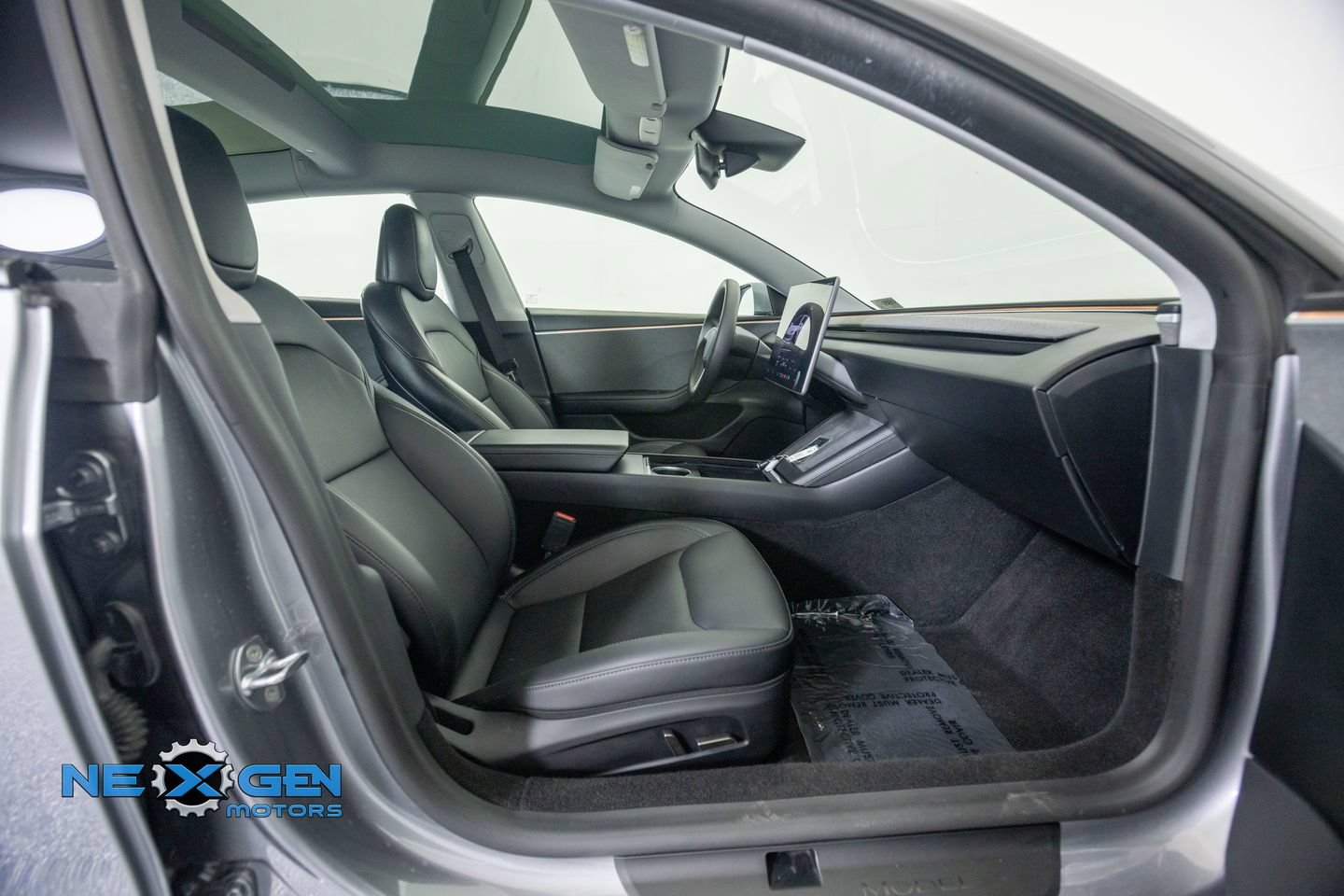 Used 2025 Tesla Model 3 Long Range RWD image 39
