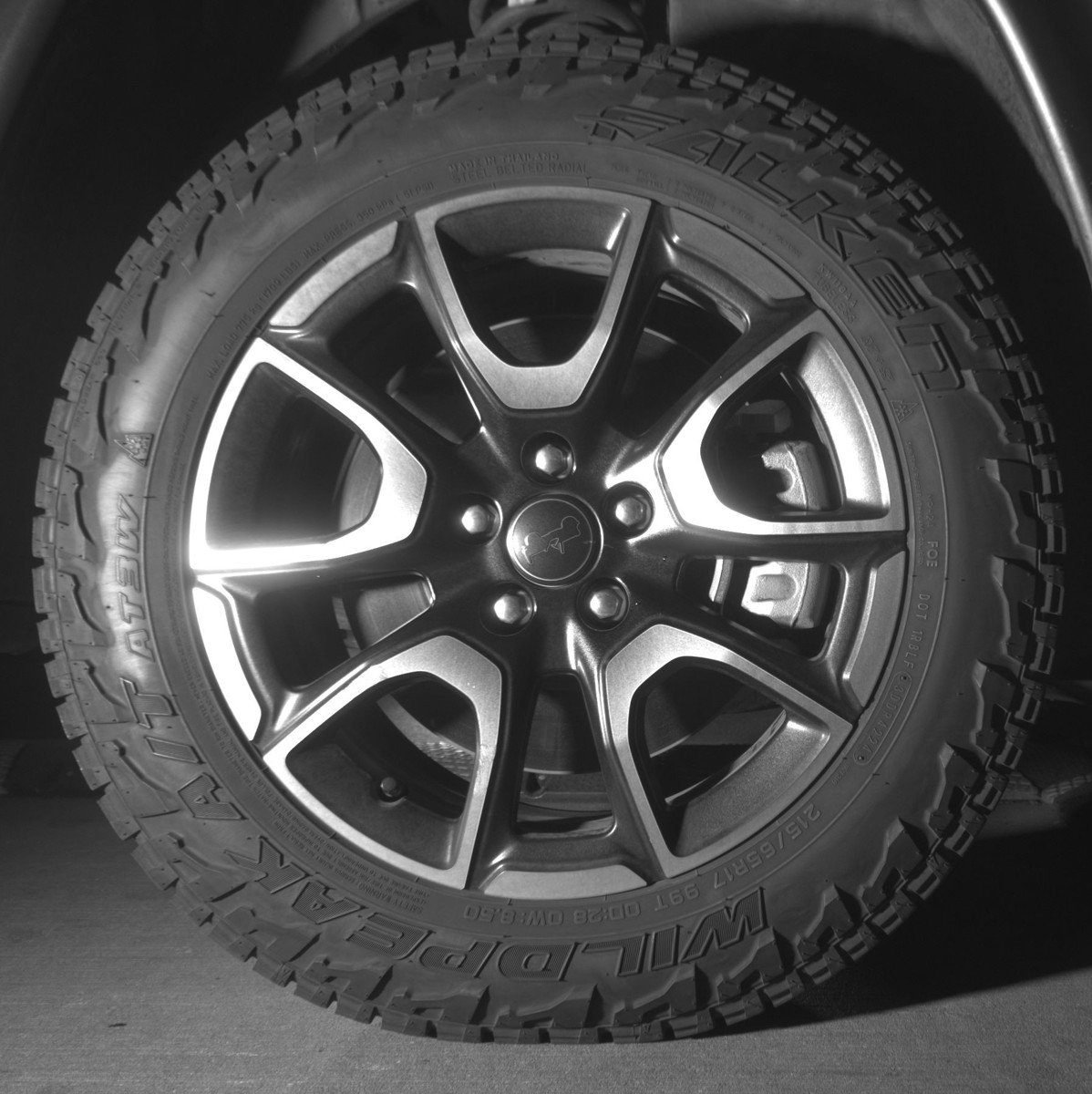 Used 2025 Jeep Compass Trailhawk AWD/4WD image 13