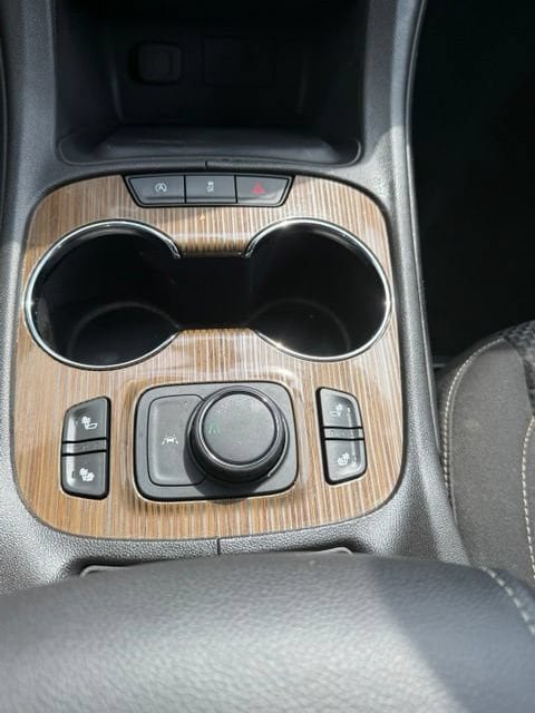 Used 2023 GMC Acadia SLE w/ Driver Convenience Package FWD image 30