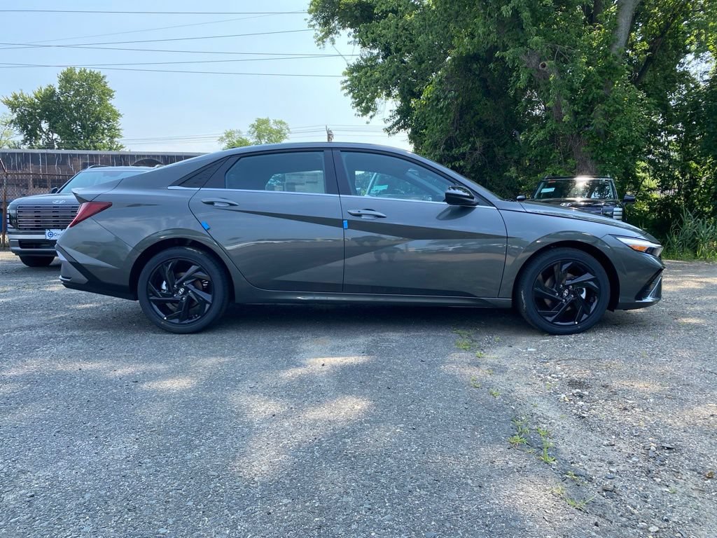 New 2026 Hyundai Elantra SEL Sport Premium FWD image 2