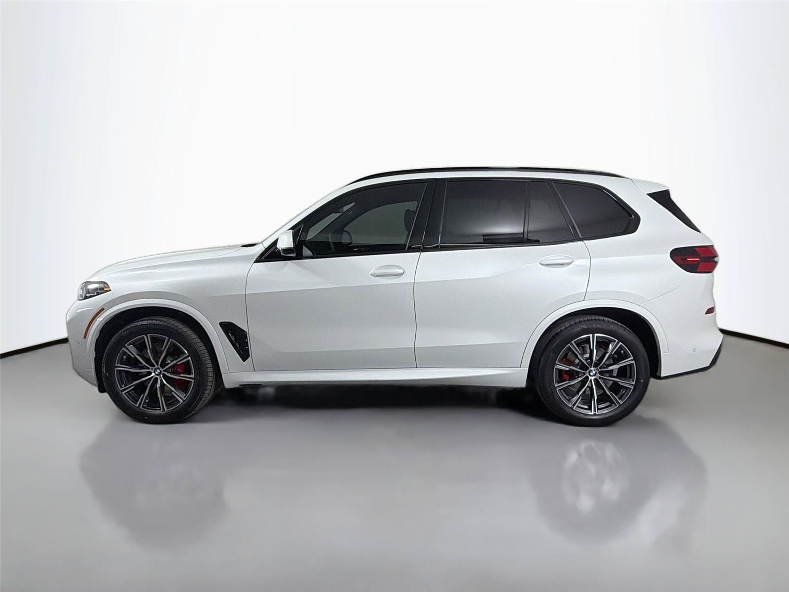 New 2026 BMW X5 xDrive40i w/ M Sport Package AWD/4WD image 8