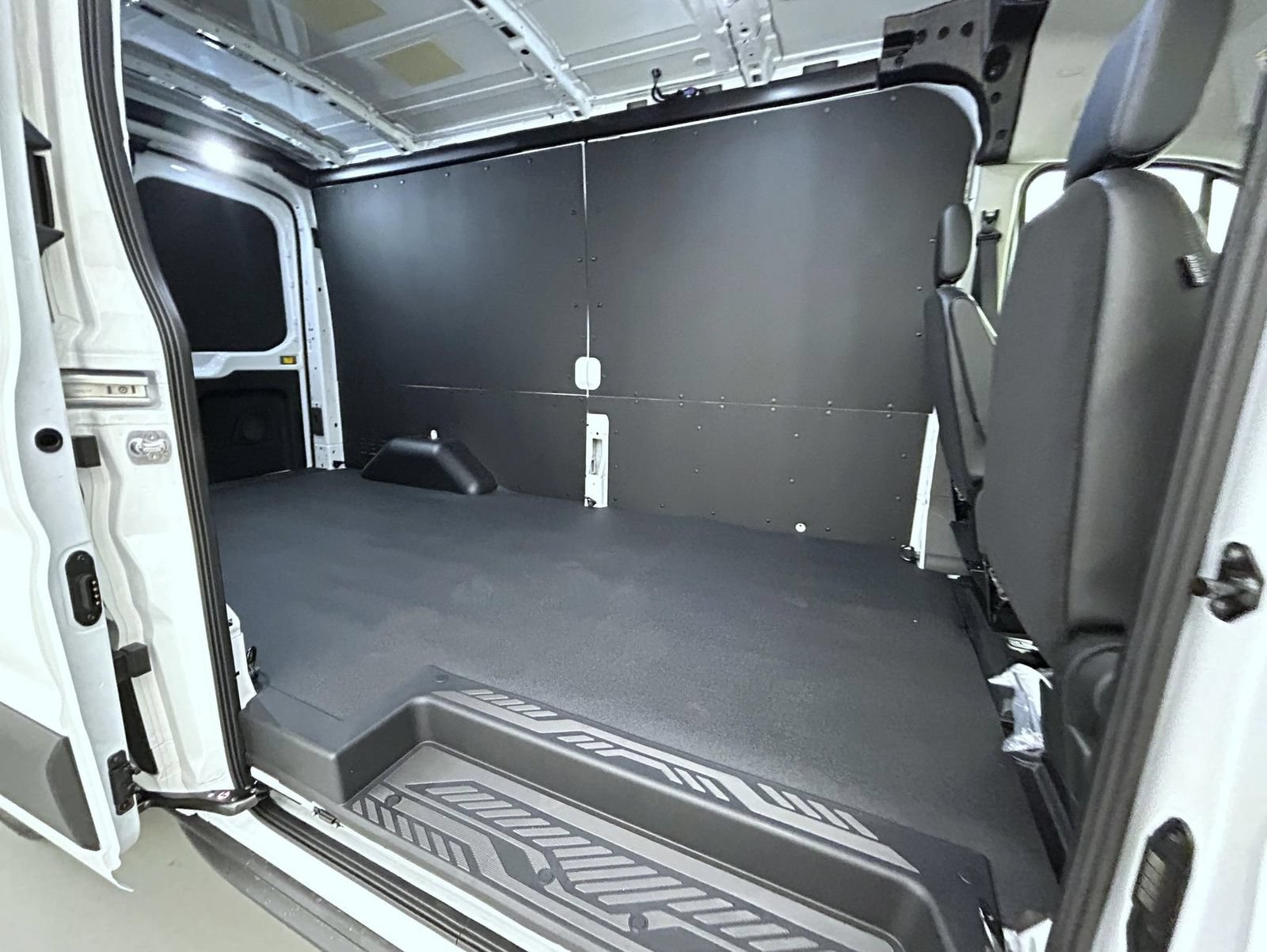 New 2027 Ford Transit 250 148 Medium Roof w/ Load Area Protection Package RWD image 17