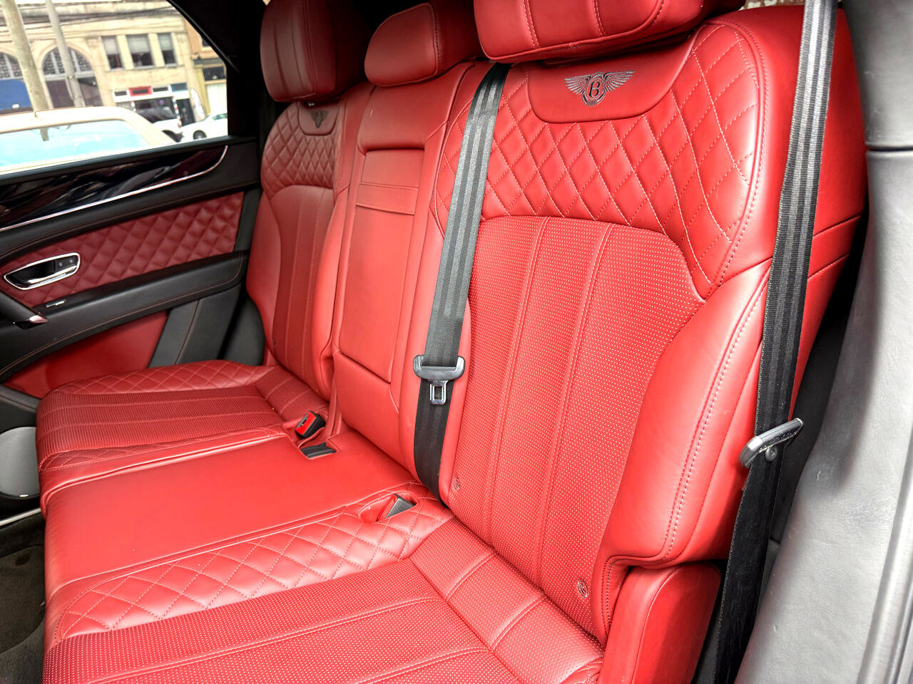 Used 2018 Bentley Bentayga Onyx Edition image 7