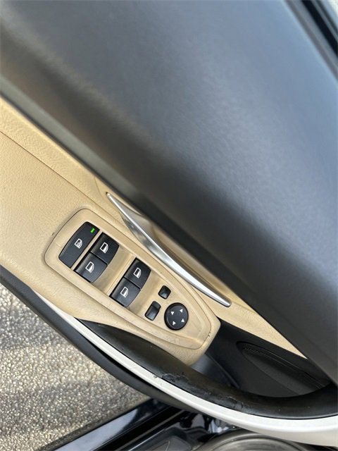Used 2018 BMW 320i Sedan w/ Convenience Package image 17