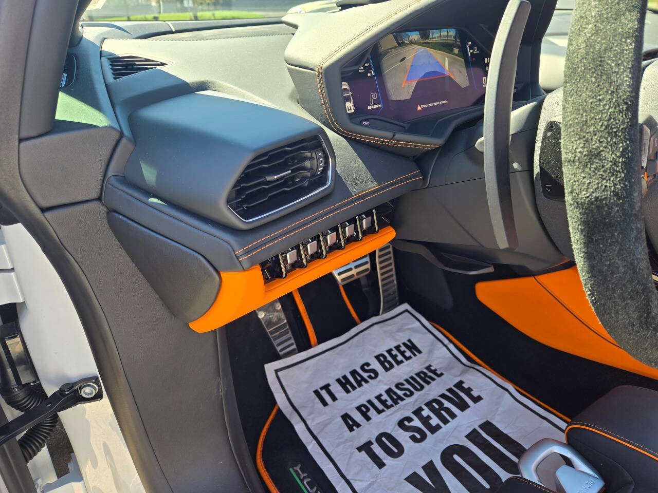 Used 2024 Lamborghini Huracan EVO image 25