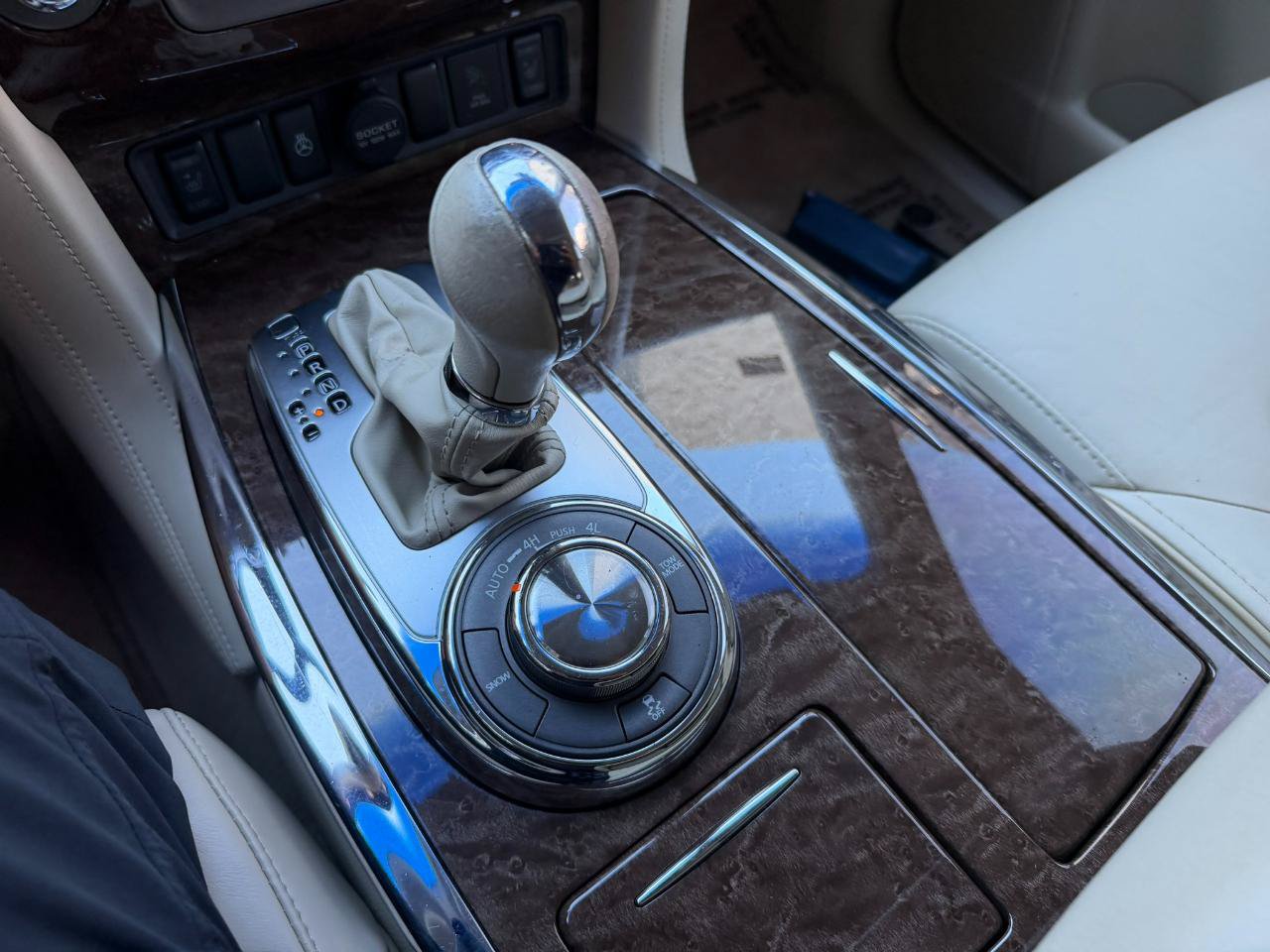 Used 2016 INFINITI QX80 4WD w/ 22" Wheel Package image 35