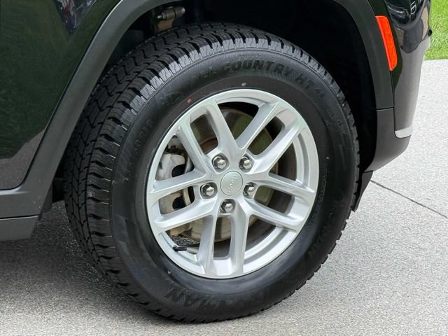 Used 2022 Jeep Grand Cherokee L Laredo w/ Luxury Tech Group I AWD/4WD image 19