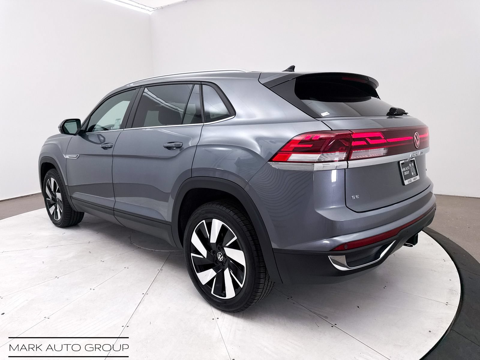 Used 2024 Volkswagen Atlas Cross Sport SE AWD/4WD image 13