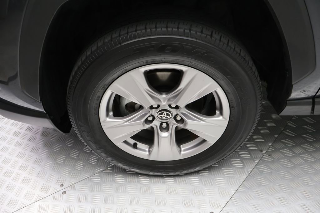 Used 2023 Toyota RAV4 XLE w/ Convenience Package image 4