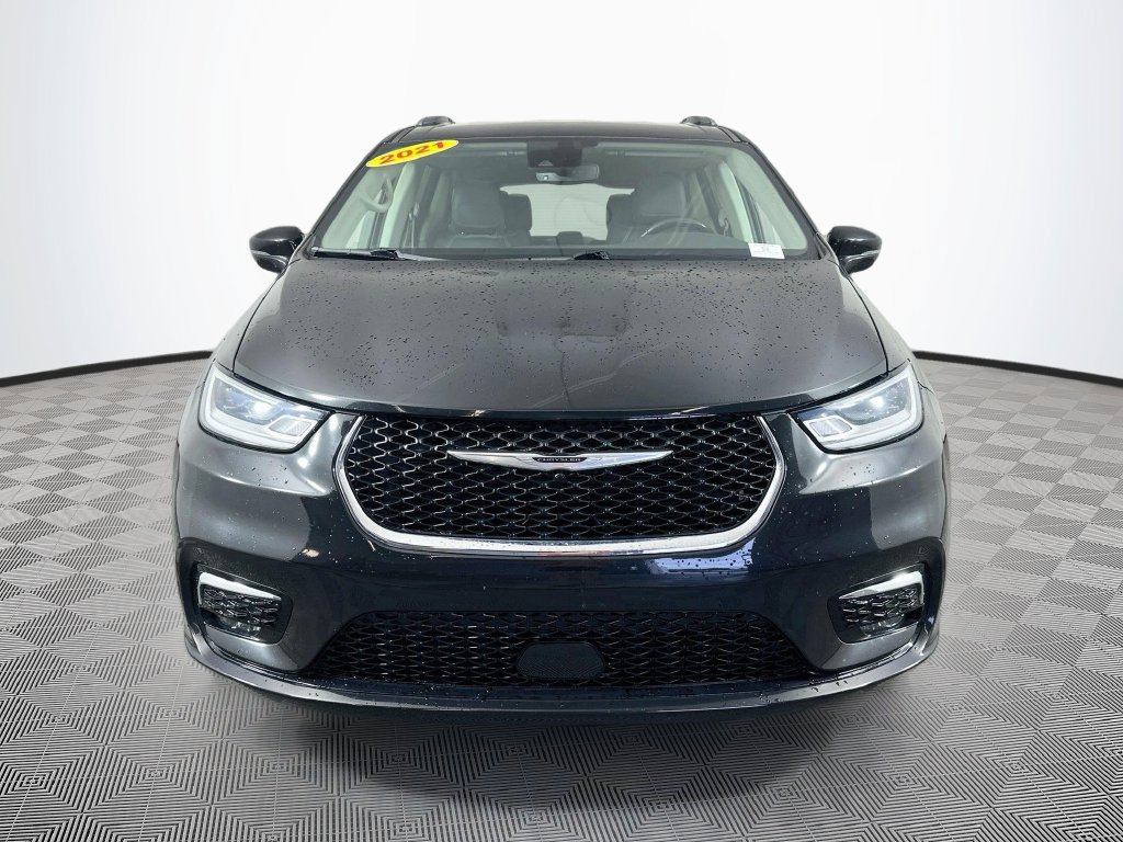 Certified 2021 Chrysler Pacifica Touring-L w/ Uconnect Theater Family Group AWD/4WD image 4