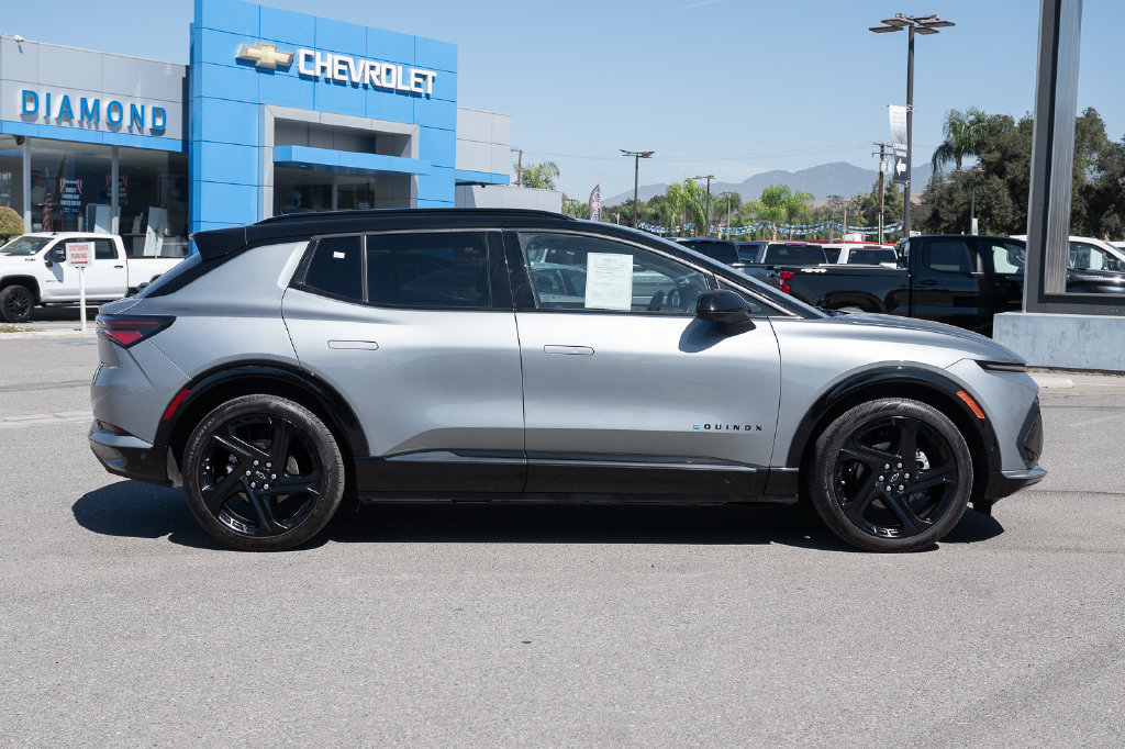 Used 2024 Chevrolet Equinox EV RS FWD image 3
