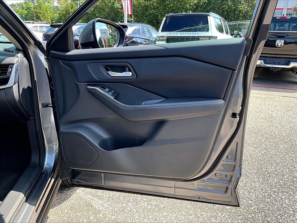 Certified 2026 Nissan Rogue SV AWD/4WD image 12