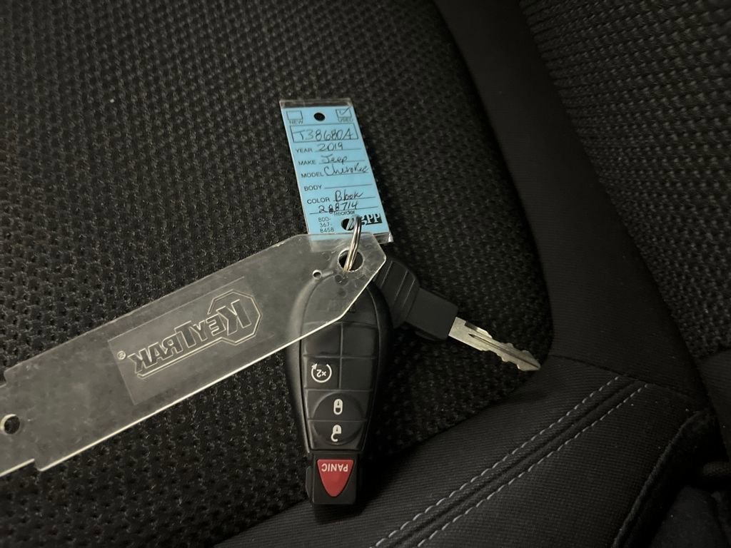 Used 2019 Jeep Cherokee Latitude w/ Popular Appearance Group image 83