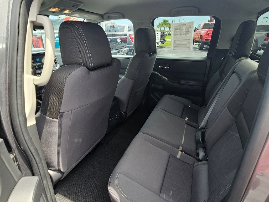 Used 2025 Nissan Frontier SV w/ SV Convenience Package RWD image 12