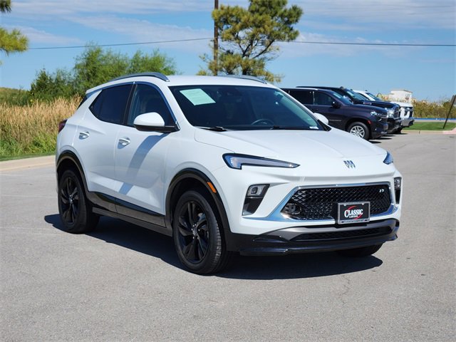 Used 2024 Buick Encore GX Sport Touring image 3