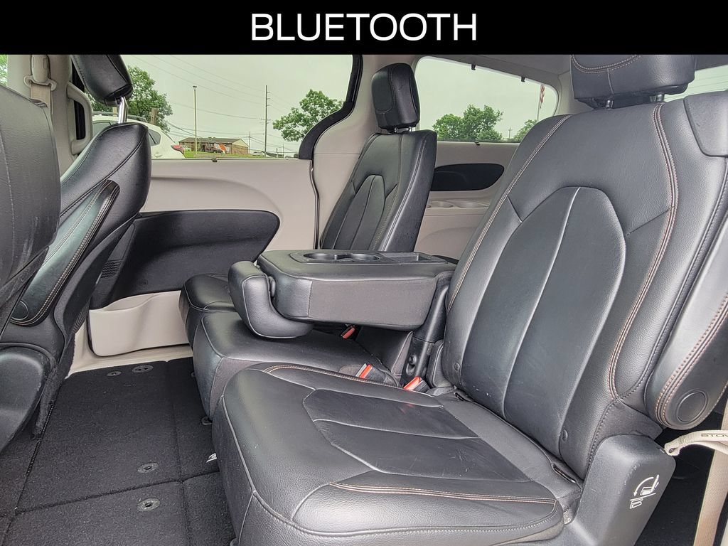 Used 2017 Chrysler Pacifica Touring-L FWD image 12