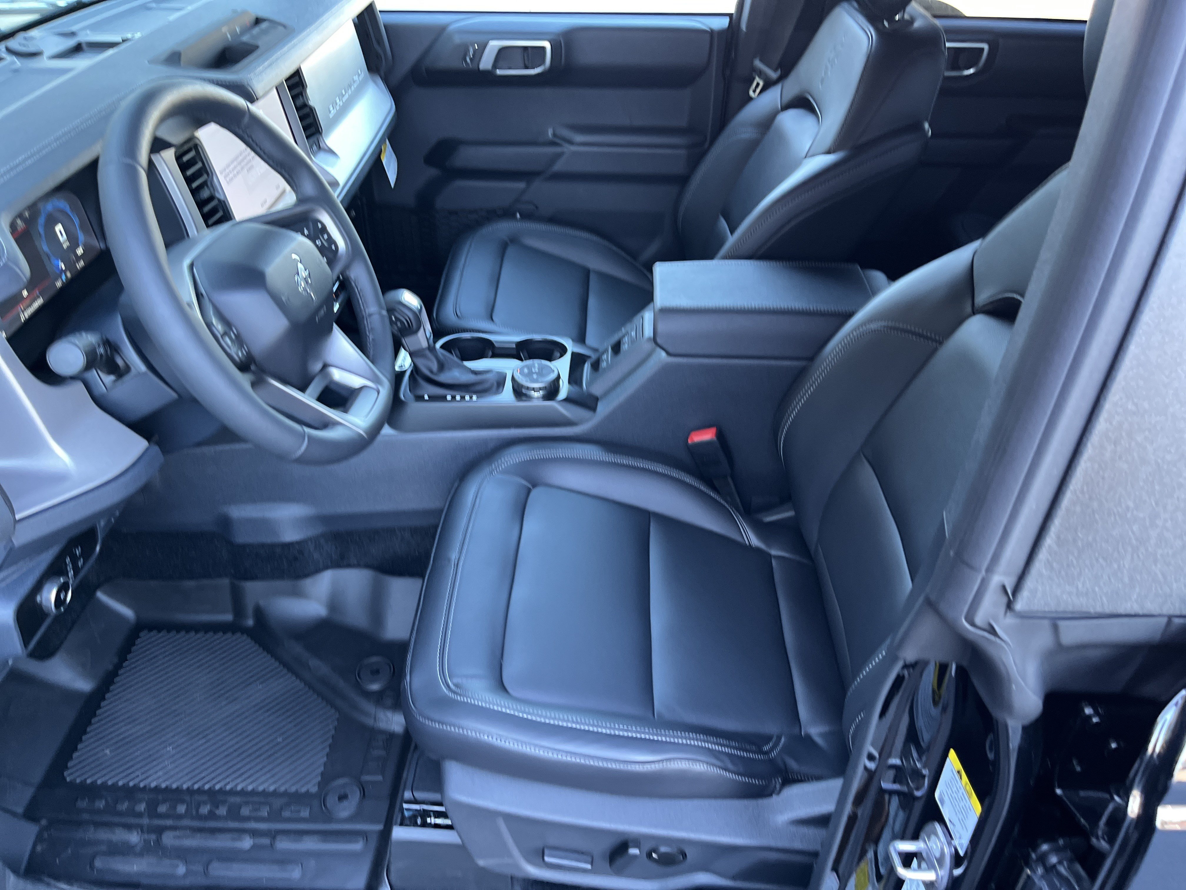 New 2026 Ford Bronco Outer Banks w/ Black Appearance Package AWD/4WD image 11