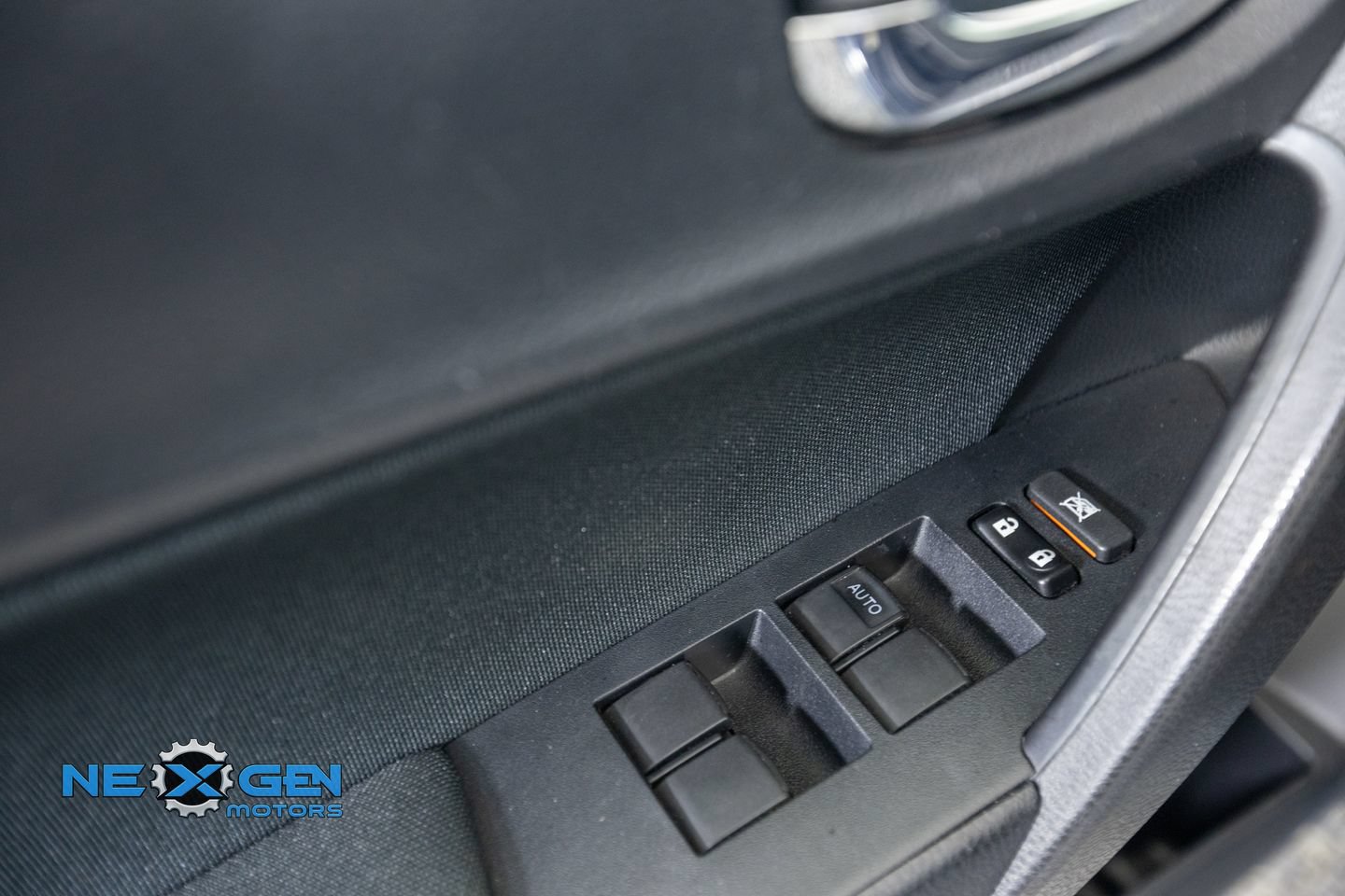 Used 2018 Toyota Corolla LE FWD image 12
