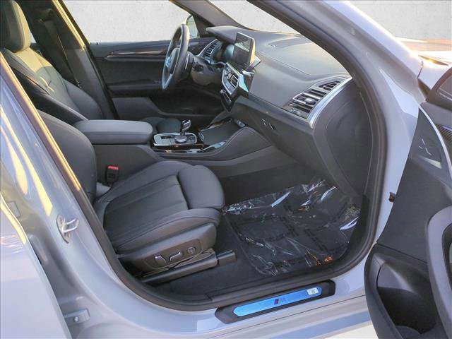 Certified 2025 BMW X4 M40i w/ Premium Package AWD/4WD image 22