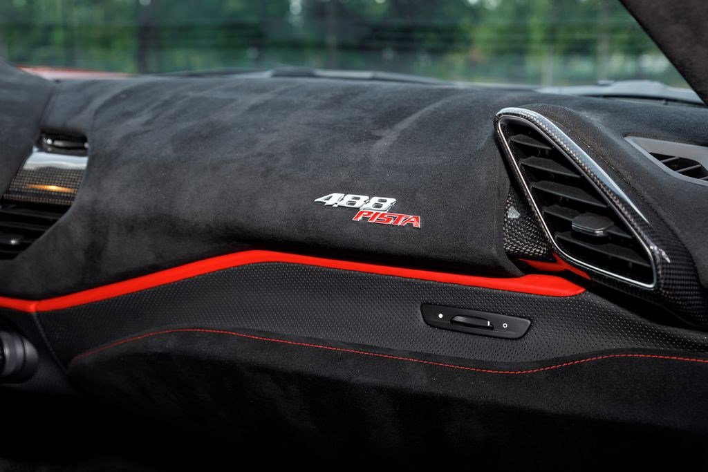 Used 2019 Ferrari 488 Pista Coupe RWD image 12