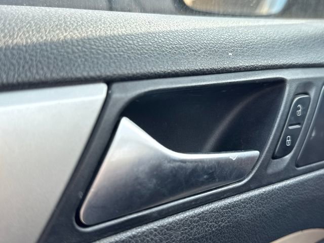 Used 2013 Volkswagen Jetta SE FWD image 26