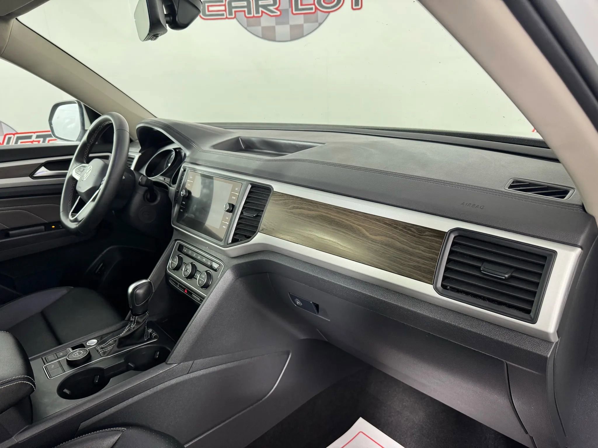 Used 2021 Volkswagen Atlas SE image 12