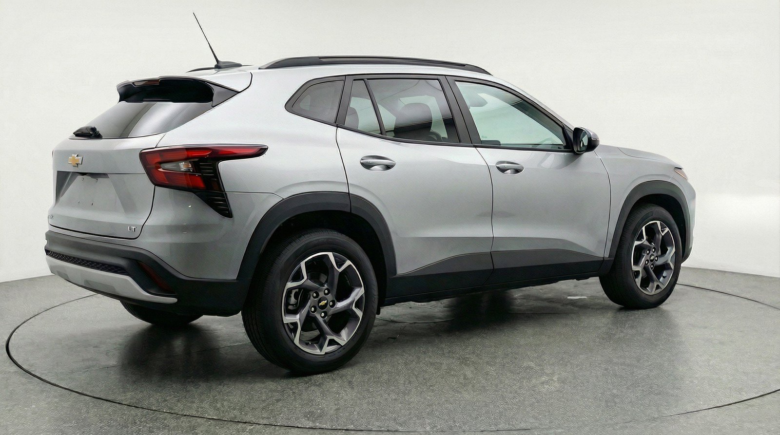 Used 2025 Chevrolet Trax LT FWD image 9