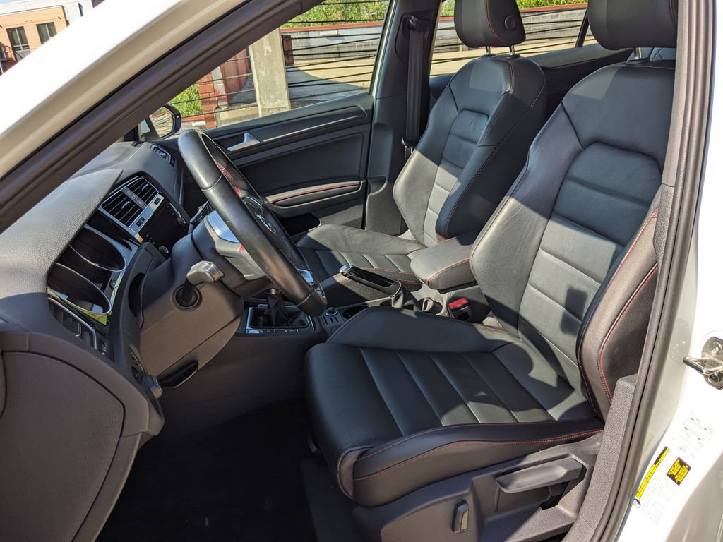 Used 2019 Volkswagen GTI SE w/ SE Experience Package image 10
