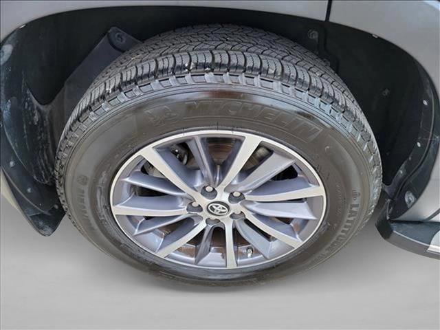 Used 2019 Toyota Highlander XLE image 11