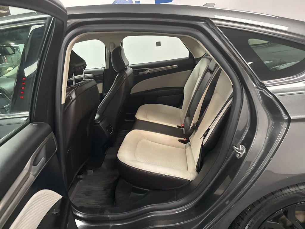 Used 2020 Ford Fusion SE w/ Equipment Group 151A image 26