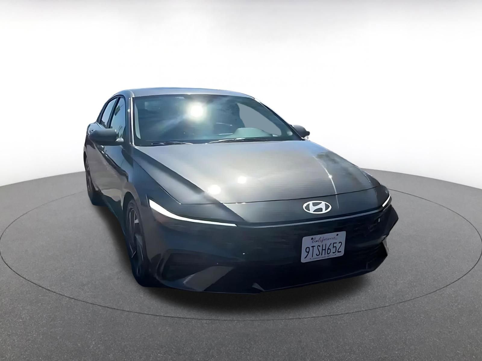 Used 2025 Hyundai Elantra SEL image 3