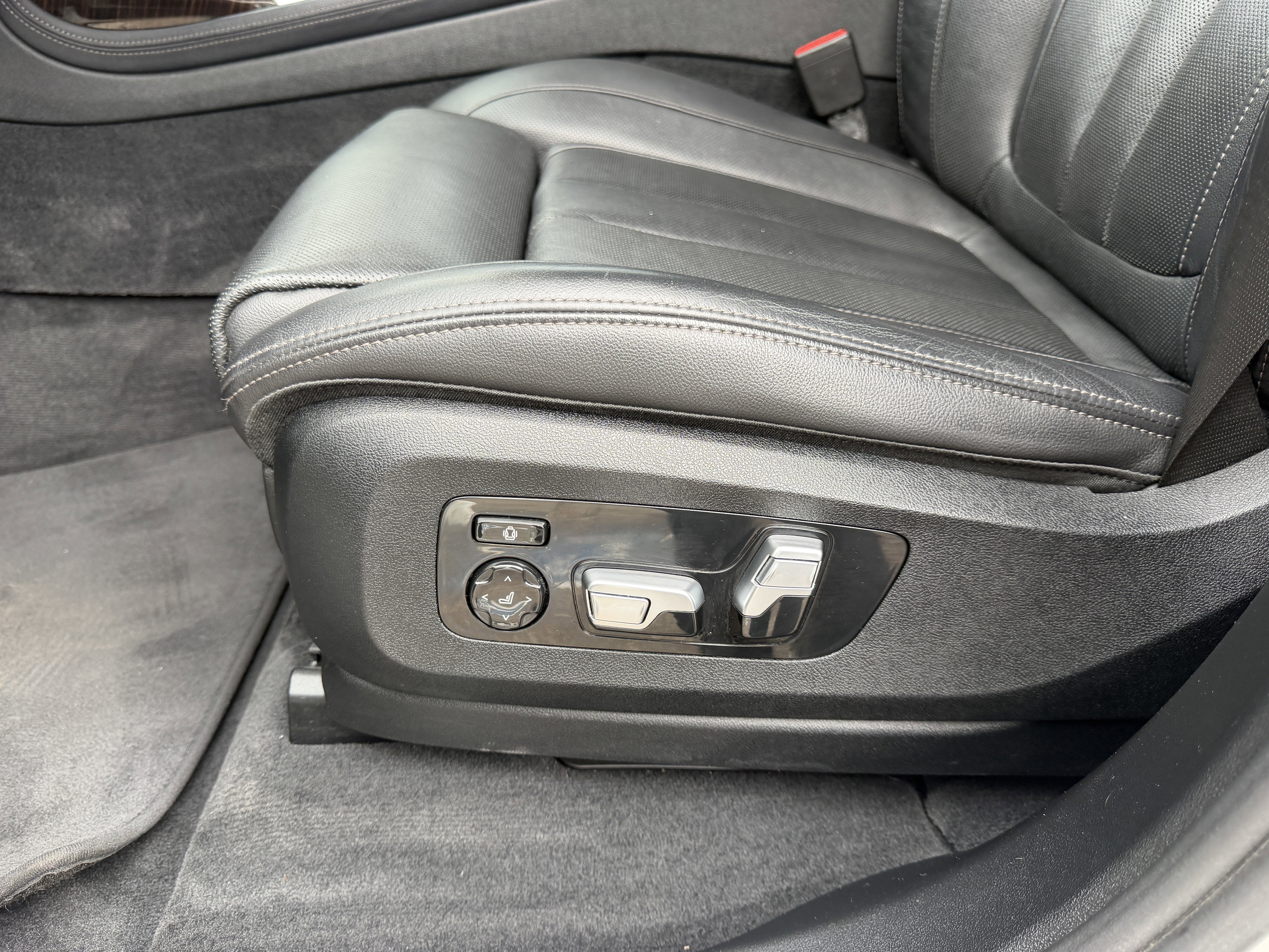 Used 2020 BMW X7 xDrive40i w/ Premium Package image 34