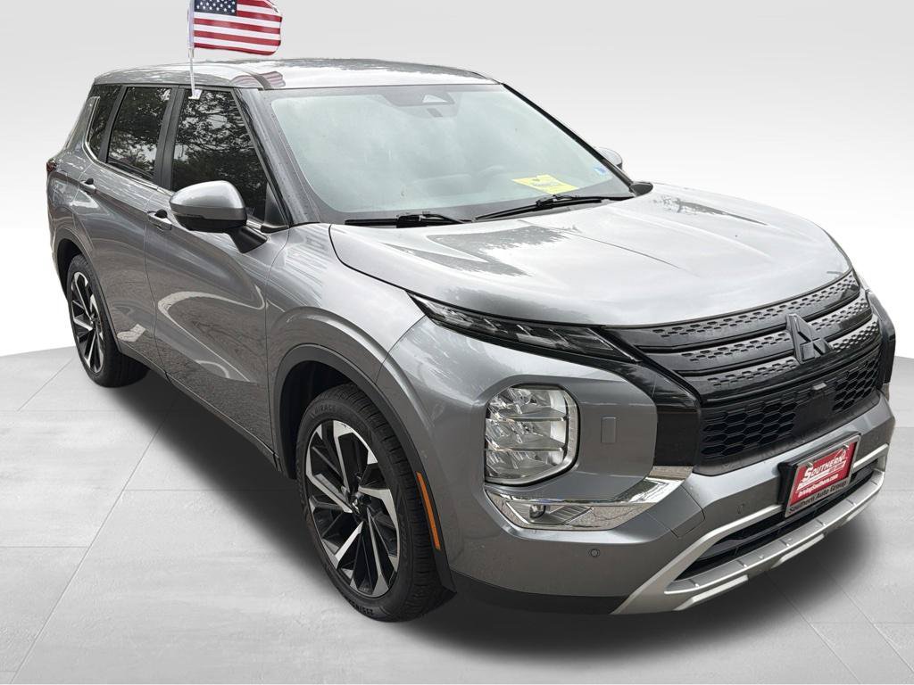 Used 2023 Mitsubishi Outlander SE AWD/4WD image 3