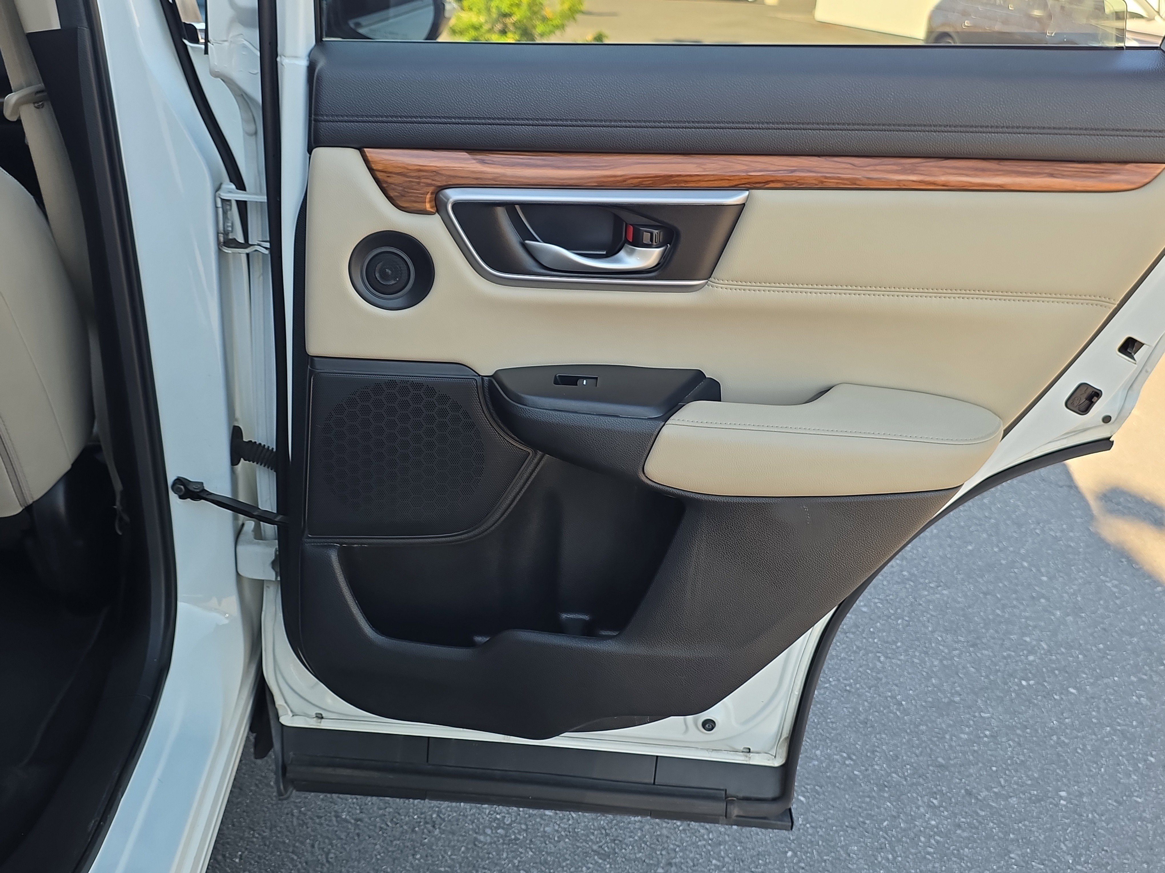 Used 2018 Honda CR-V Touring image 30