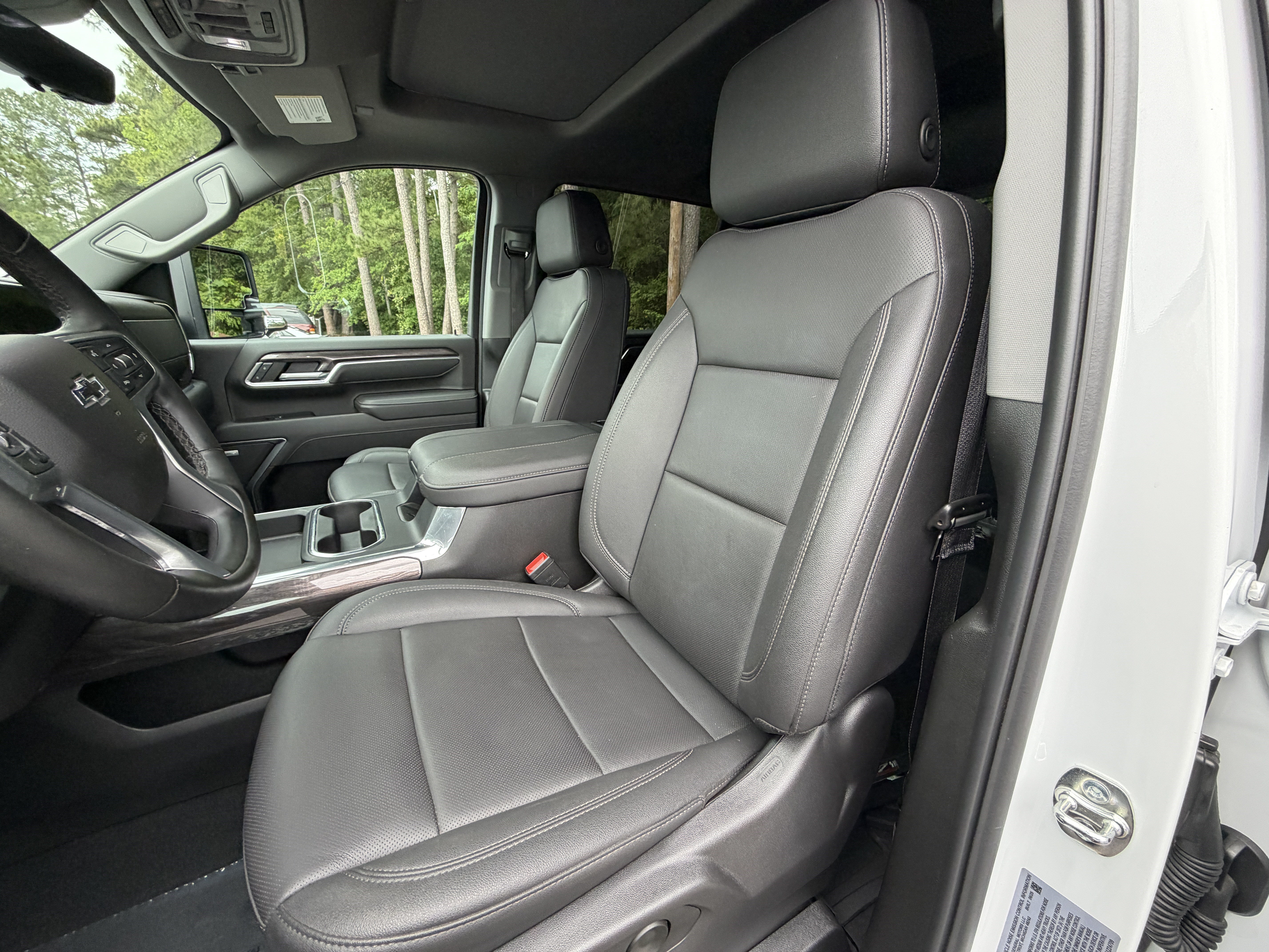 Used 2025 Chevrolet Silverado 2500 LTZ w/ LTZ Plus Package AWD/4WD image 16