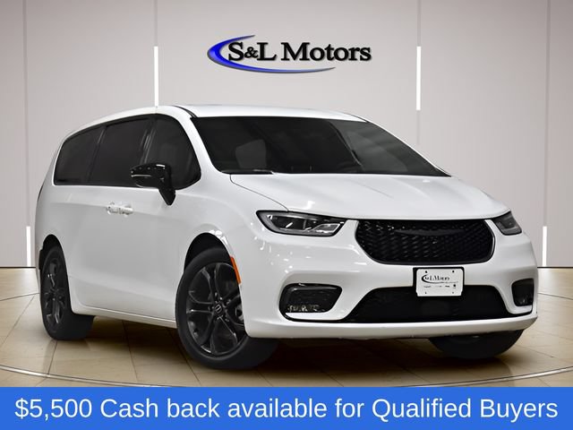 New 2026 Chrysler Pacifica Select