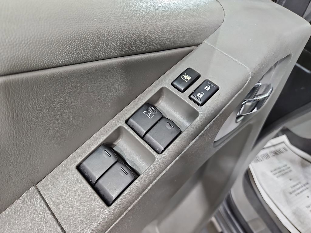 Used 2019 Nissan Frontier SL AWD/4WD image 12