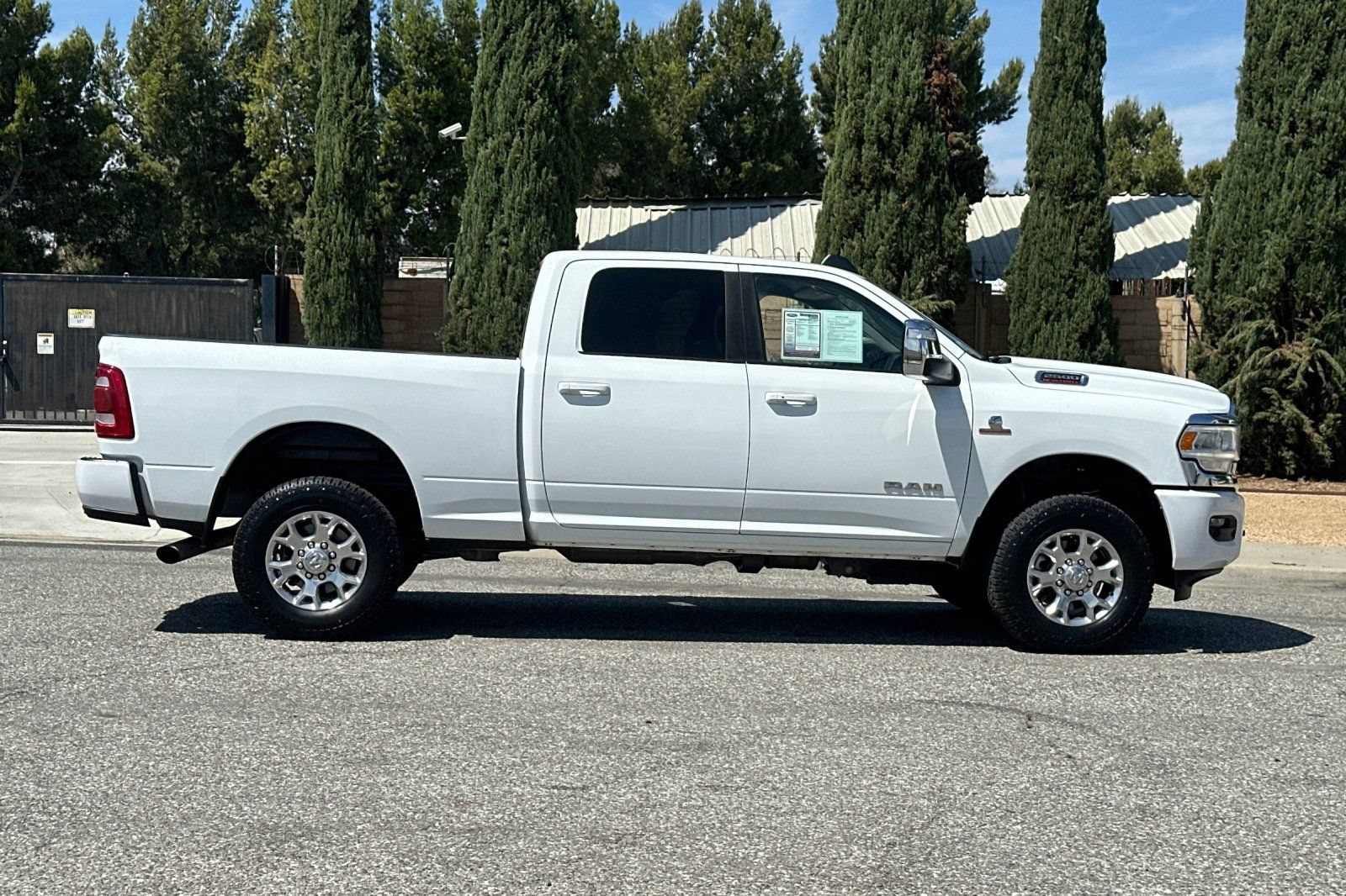 Used 2024 RAM 2500 Laramie AWD/4WD image 3