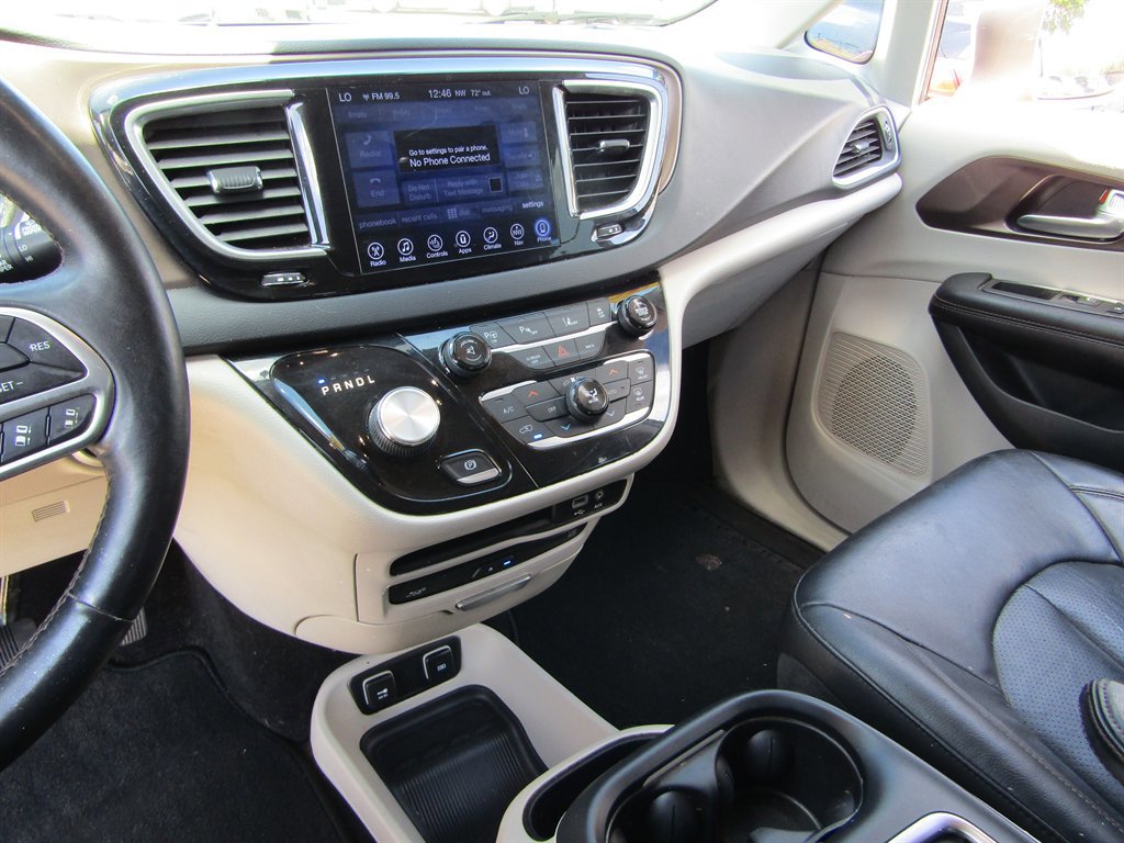 Used 2017 Chrysler Pacifica Touring-L Plus w/ Advanced Safetytec Group FWD image 14
