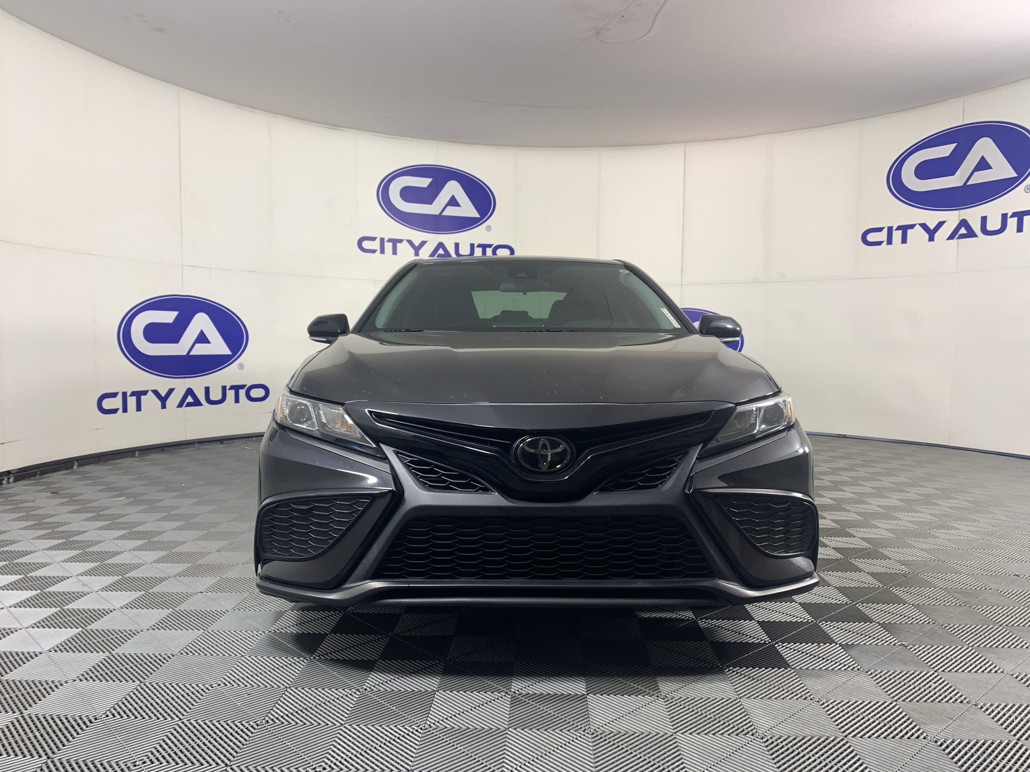 Used 2023 Toyota Camry SE FWD image 9
