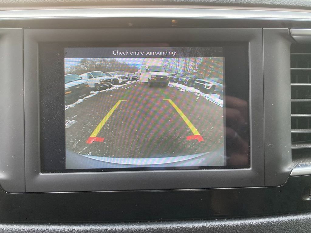 Used 2020 Chrysler Voyager LX image 21