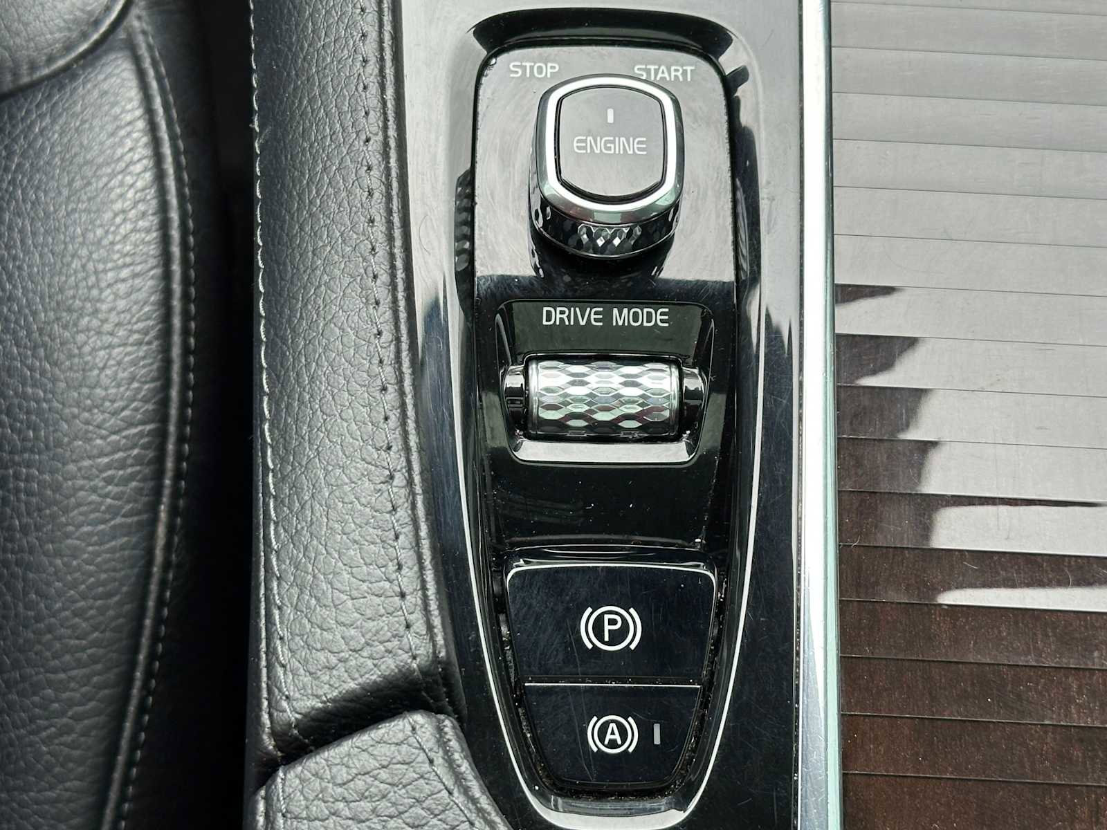 Used 2017 Volvo XC90 T6 Momentum w/ Vision Package AWD/4WD image 32