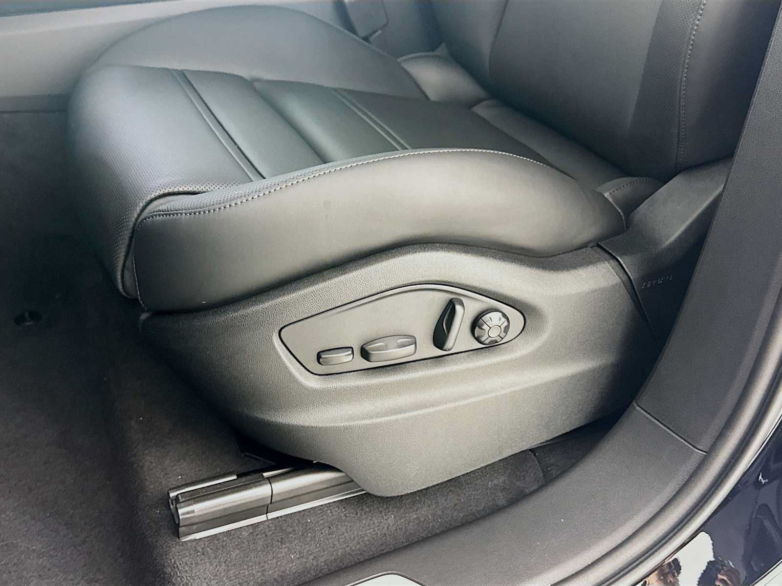 New 2026 Porsche Cayenne E-Hybrid AWD/4WD image 13