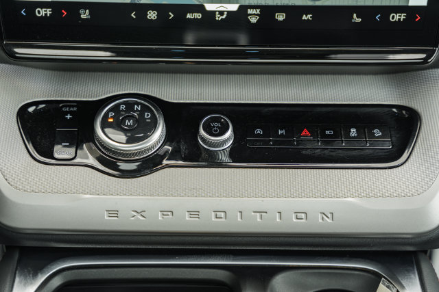Used 2025 Ford Expedition Active AWD/4WD image 34