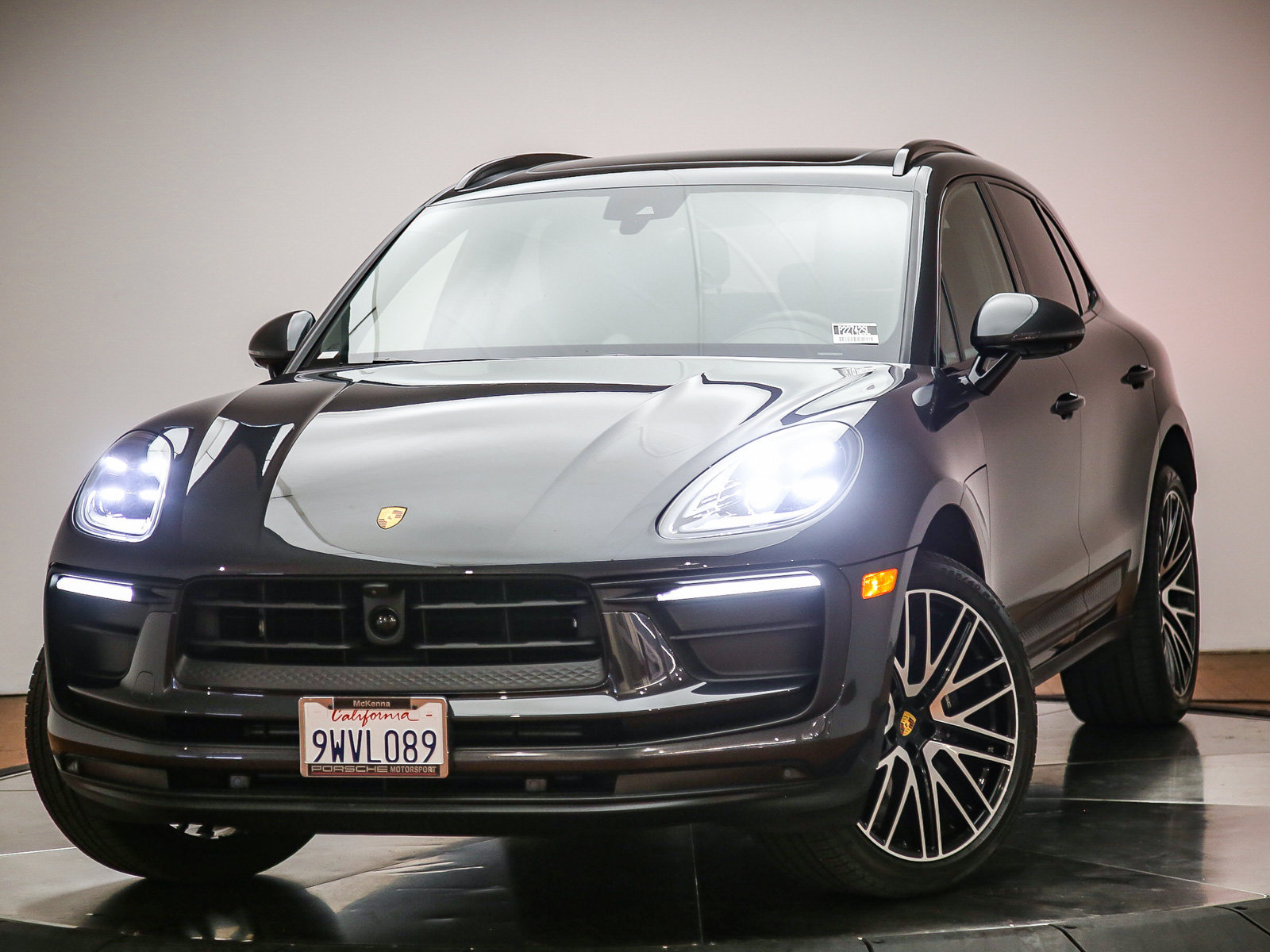 Certified 2026 Porsche Macan AWD/4WD image 1