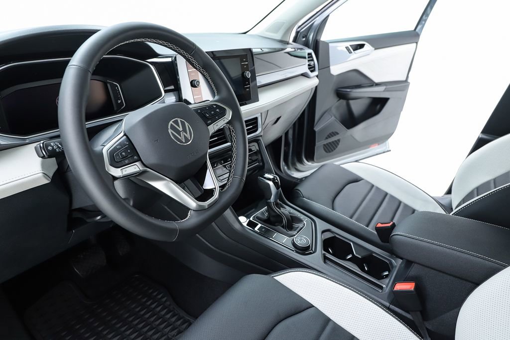 New 2025 Volkswagen Taos SEL image 19