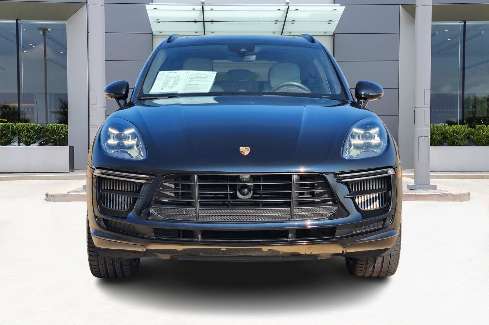 Used 2020 Porsche Macan Turbo image 2